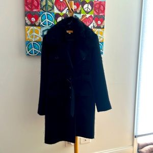 Tulle will blend black jacket with faux removable black fur collar size large